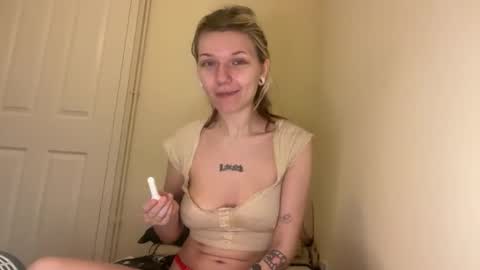 Snapshot of lizzyylovesick chatting on November 3, 8:21 pm lizzybunny online show from November 3, 8:21 pm