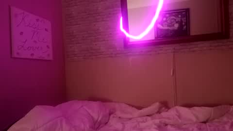 Snapshot of ljandcherry chatting on October 12, 4:33 am LjCherry online show from October 12, 4:33 am