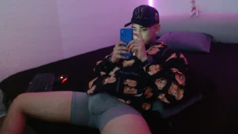 lliamm 2 online show from January 22, 3:31 am