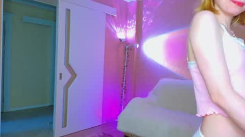 llovelymia online show from June 22, 2:46 am