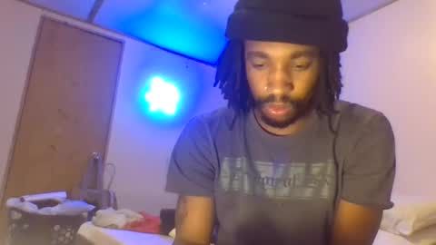 Snapshot of lmlowr9399 chatting on April 24, 5:32 am mrBigdick online show from April 24, 5:32 am