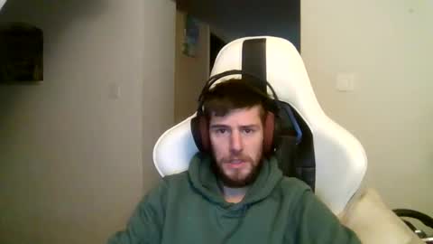 Snapshot of lobotomy54 chatting on December 19, 2:24 pm lobo online show from December 19, 2:24 pm