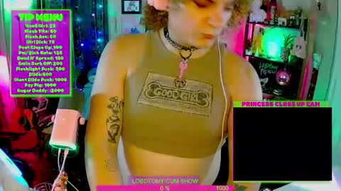 Snapshot of lobotomyprincess chatting on July 11, 5:10 am LobotomyPrincess online show from July 11, 5:10 am