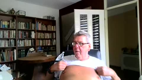 Snapshot of loebet chatting on May 3, 2:34 pm Loebet online show from May 3, 2:34 pm