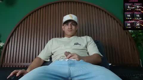 logan_griffin online show from December 21, 7:04 am