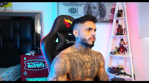 logan_hugh8 online show from February 26, 12:25 pm