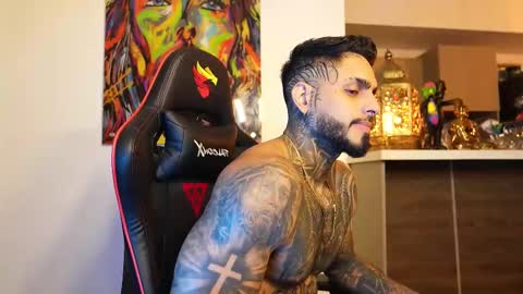 logan_hugh8 online show from September 23, 4:37 am