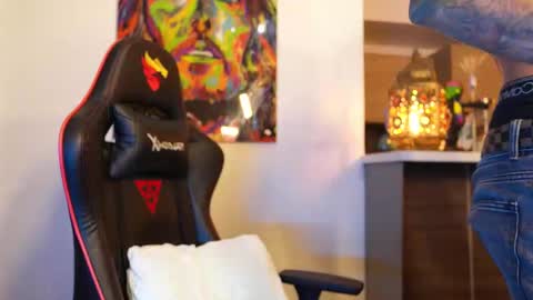 logan_hugh8 online show from October 2, 1:34 am