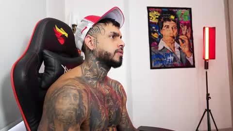 logan_hugh8 online show from October 19, 9:04 pm