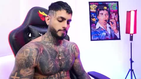 logan_hugh8 online show from December 22, 2:47 pm