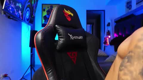 logan_hugh8 online show from January 17, 6:07 am