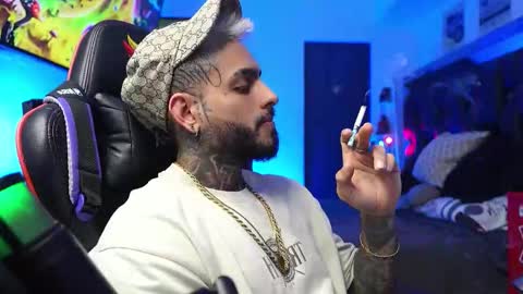 logan_hugh8 online show from February 3, 6:40 am