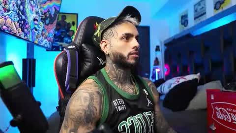 logan_hugh8 online show from February 13, 3:30 pm