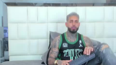 logan_hugh8 online show from July 15, 11:21 pm