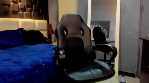 logan_varela online show from December 26, 2:01 am