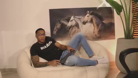 logan_varela online show from February 1, 11:16 pm