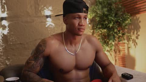 logan_varela online show from November 11, 2:28 pm