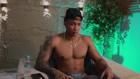 logan_varela online show from December 4, 2:04 pm