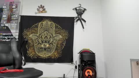 Snapshot of logan_whitters01 chatting on October 31, 11:55 am LOGAN WHITTERS online show from October 31, 11:55 am