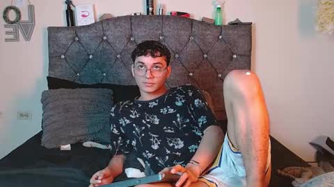 Snapshot of logan_willyams_ chatting on September 20, 10:55 pm logan_willyams_ online show from September 20, 10:55 pm