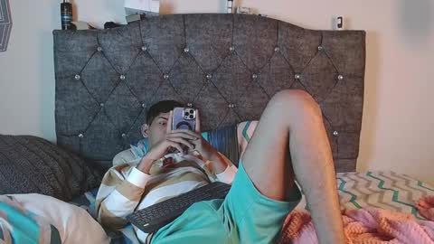 Snapshot of logan_willyams_ chatting on October 12, 1:48 am logan_willyams_ online show from October 12, 1:48 am