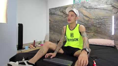 logan_wollff online show from April 15, 8:09 pm