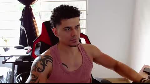 Snapshot of loganandrwz chatting on February 9, 8:13 pm Loganandrwz online show from February 9, 8:13 pm