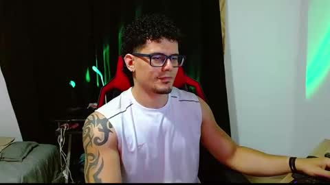 Snapshot of loganandrwz chatting on February 19, 1:34 am Loganandrwz online show from February 19, 1:34 am