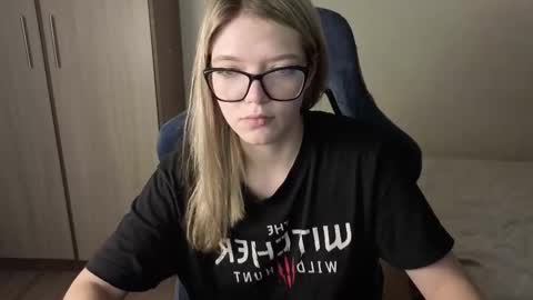 Snapshot of logandrive chatting on December 5, 4:03 pm Logan and Katana online show from December 5, 4:03 pm