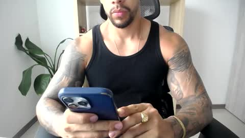 Snapshot of loganhod chatting on May 29, 10:19 pm Logan Wolfp online show from May 29, 10:19 pm