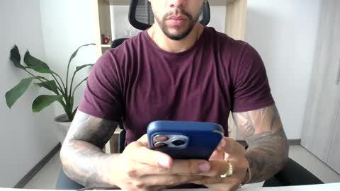Snapshot of loganhod chatting on May 31, 10:22 pm Logan Wolfp online show from May 31, 10:22 pm