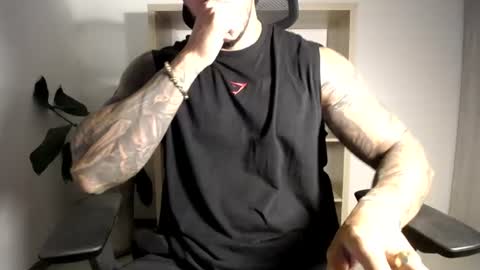 Snapshot of loganhod chatting on June 18, 11:42 pm Logan Wolfp online show from June 18, 11:42 pm