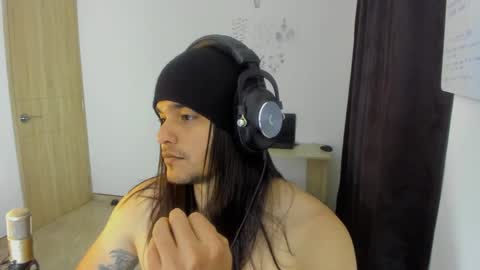 Snapshot of loganhot22 chatting on December 14, 8:34 am Logan online show from December 14, 8:34 am