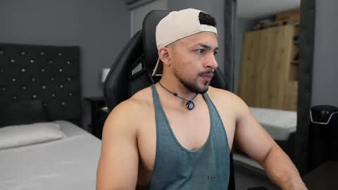 loganmartinx online show from April 11, 12:26 am