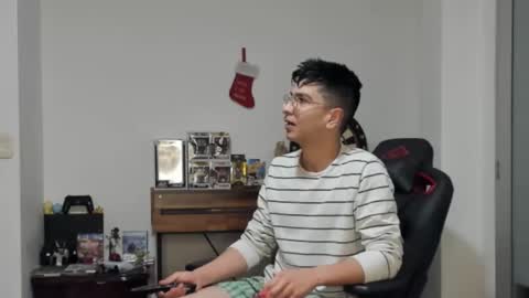 Snapshot of logannick chatting on February 14, 8:10 am Logan online show from February 14, 8:10 am