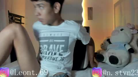 logantwink18 online show from April 2, 2:20 am