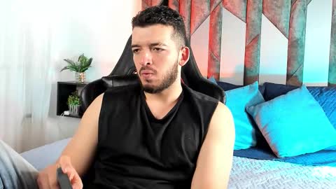 Snapshot of loganwolfjs chatting on February 28, 4:13 am Logan Wolf online show from February 28, 4:13 am