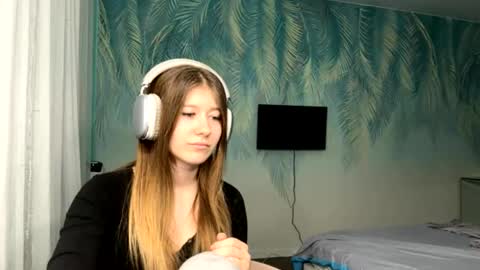 Kate online show from April 7, 1:22 pm