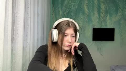 Kate online show from April 18, 1:04 pm