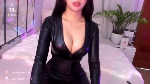 Snapshot of loisewilliams chatting on January 21, 6:33 am Mistress L online show from January 21, 6:33 am