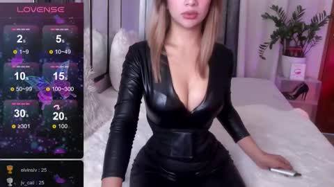 Snapshot of loisewilliams chatting on October 4, 5:49 am Mistress L online show from October 4, 5:49 am