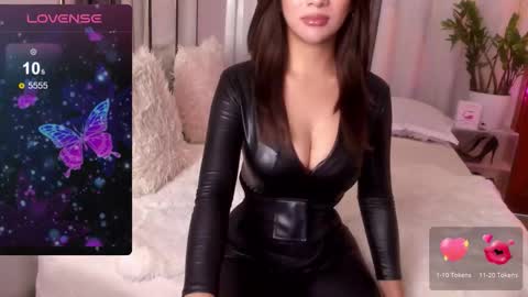 Snapshot of loisewilliams chatting on November 13, 5:06 am Mistress L online show from November 13, 5:06 am