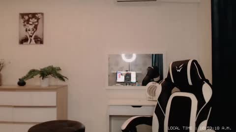  Lola  online show from December 18, 5:59 am