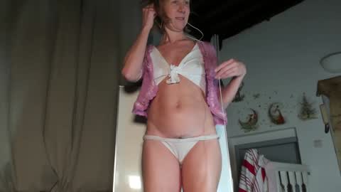 Snapshot of lola_belgium chatting on January 30, 5:17 pm lola_belgium online show from January 30, 5:17 pm