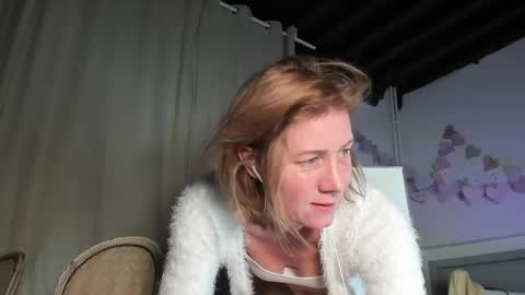 Snapshot of lola_belgium chatting on February 25, 5:25 pm lola_belgium online show from February 25, 5:25 pm