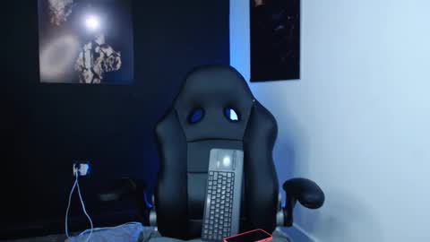 Snapshot of lola_red956680 chatting on December 20, 12:56 pm lola red online show from December 20, 12:56 pm