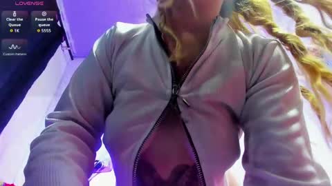 Snapshot of lola_wish chatting on May 1, 12:59 am lola_wish online show from May 1, 12:59 am