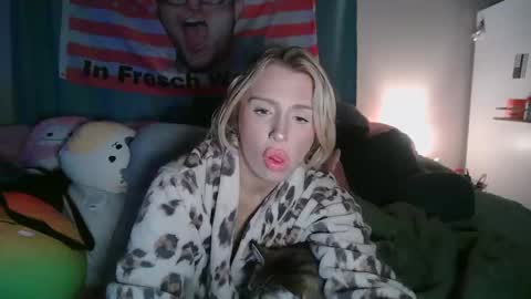 lolaa555 online show from April 7, 6:36 am