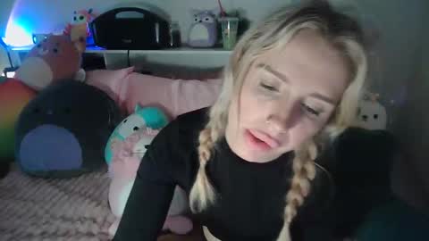 lolaa555 online show from April 8, 4:45 am