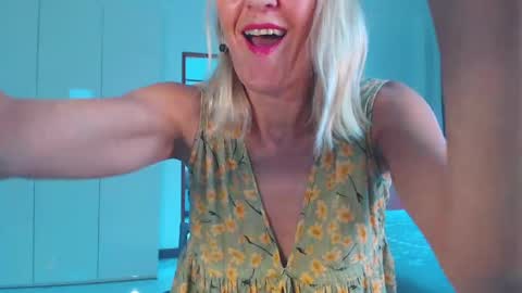 Lola online show from April 13, 4:51 am